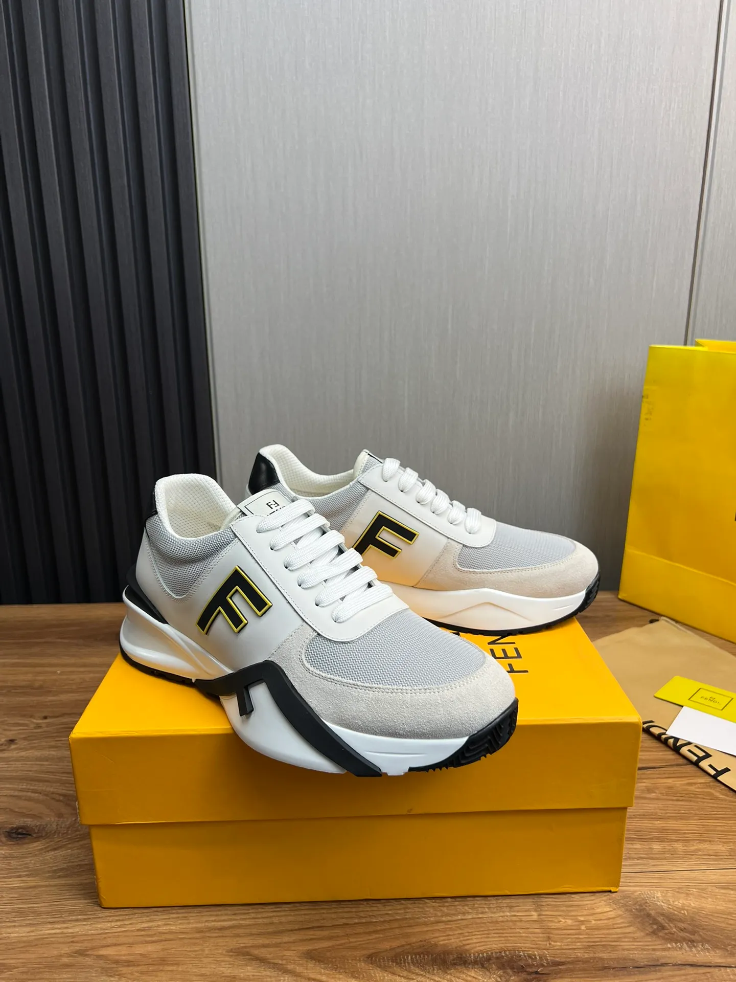 Men's shoes 💰520💰 Fendi [Fendi] hot style is on the market 🔥Fashionable casual men's shoes 🔱 Made of original cowhide + breathable mesh lining + sheepskin feet, perfect shape, top quality, you deserve it 🔜Original outsole, ultra-light, non-slip and wear-resistant 👣 Standard size 38-44 (customized in 45)